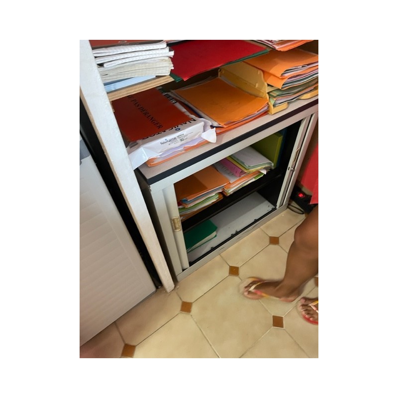 1 armoire basse métallique