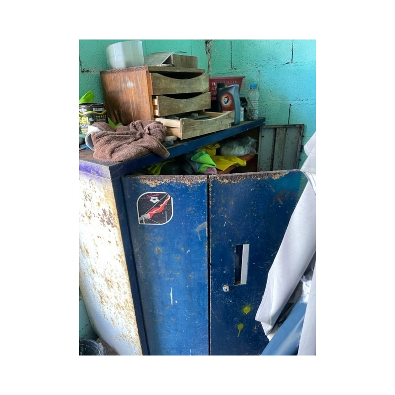 2 armoires métalliques : 1 haute 1 basse