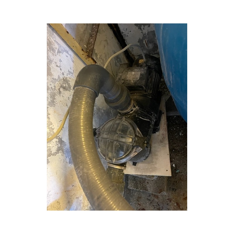 1 pompe ASTRAL N° de série : A09279 Référence SE2N200M