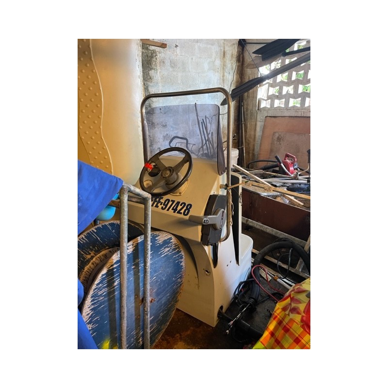 1 console de bateau semi rigide