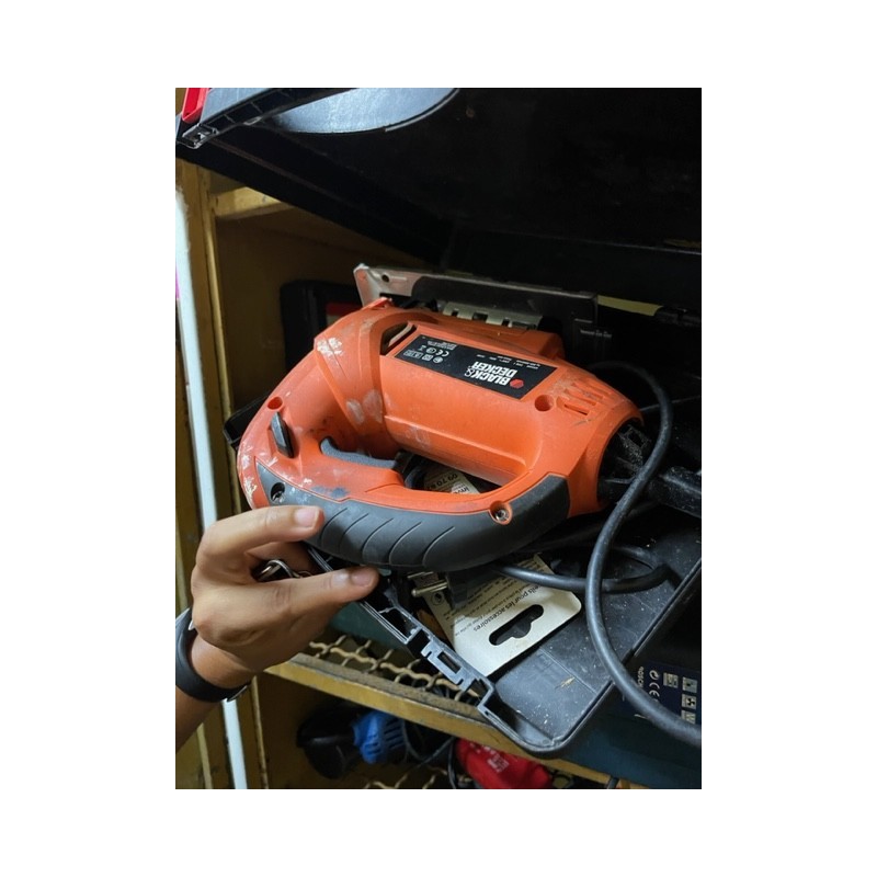 1 scie sauteuse BLACK & DECKER