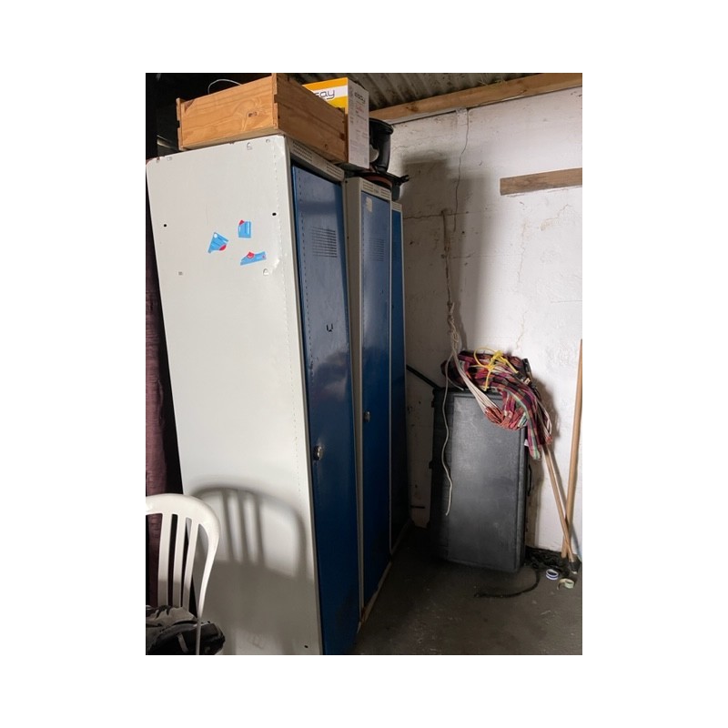 3 vestiaires en métal à 1 porte