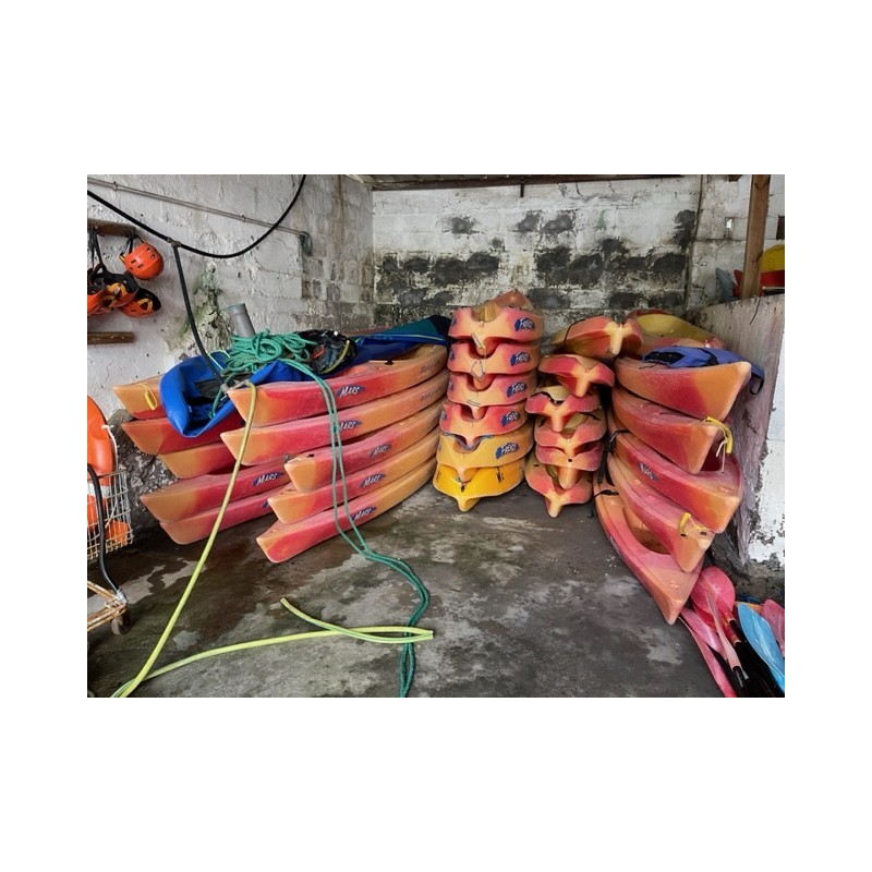 Environ 50 kayaks simples et tandem de marque DISCO, FRENZY, MAMBO, KEA, MARS