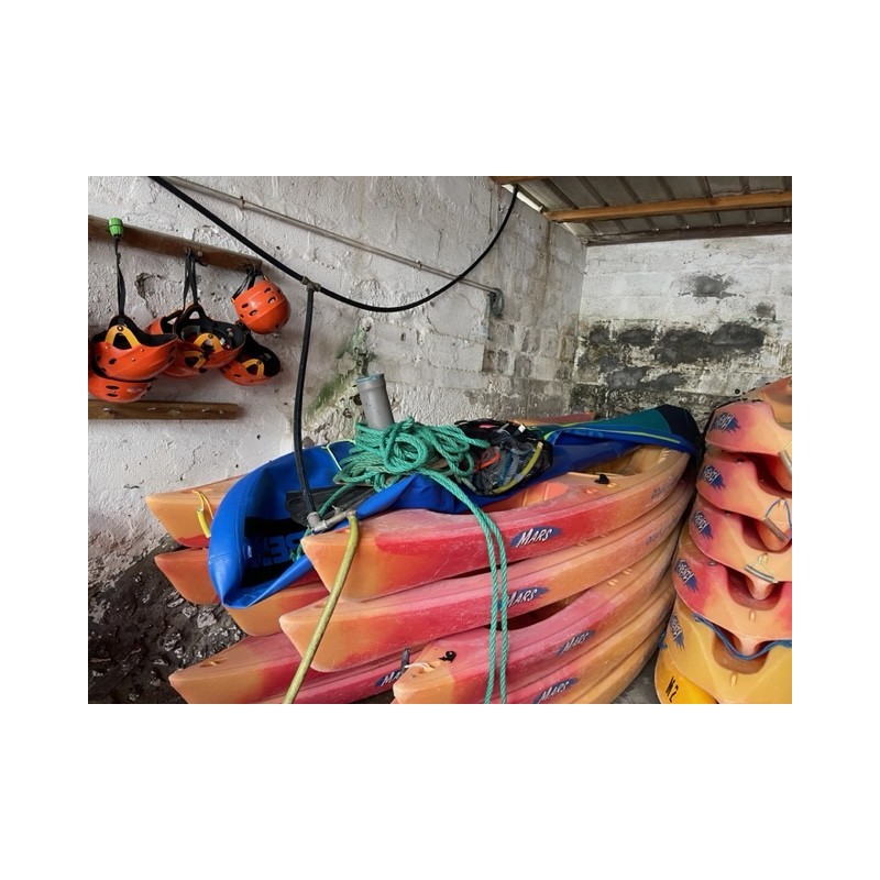 Environ 50 kayaks simples et tandem de marque DISCO, FRENZY, MAMBO, KEA, MARS