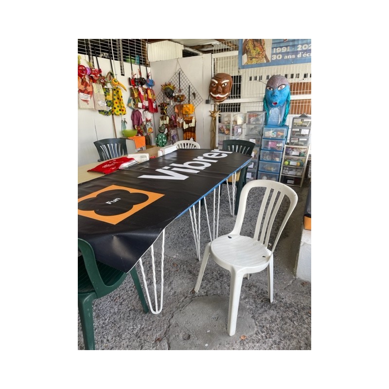 1 grande table métallique