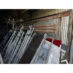 1 scie à panneau de marque non accessible, en l'état