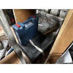 1 perceuse magnétique dans une mallette noire