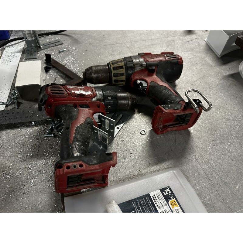 1 perceuse MILWAUKEE