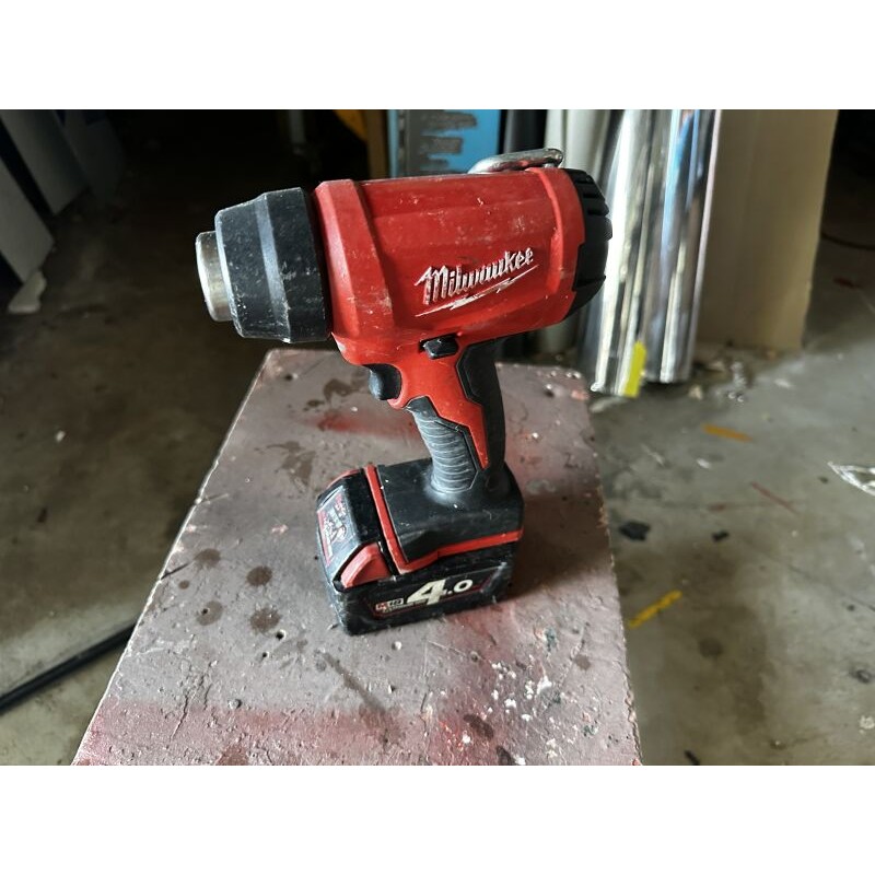 1 décapeur thermique à batterie MILWAUKEE M18