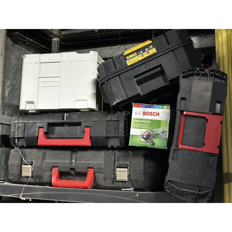 1 lot de mallettes d'outillage 1 défonceuse FARTOOLS