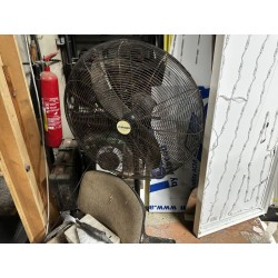 1 ventilateur sur pied URAGAN