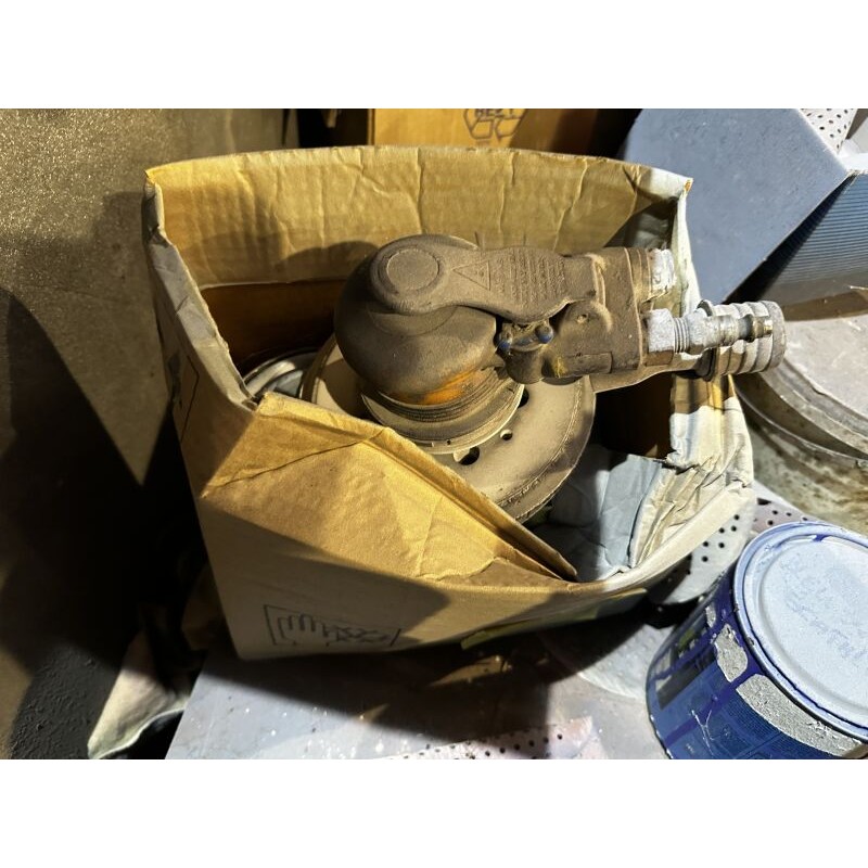 1 pistolet à peinture