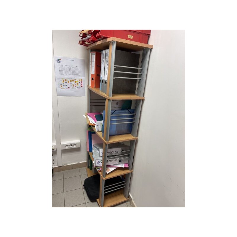 1 étagère en fibres de bois et métal 1 gondole à magazines