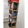 1 étagère en fibres de bois et métal 1 gondole à magazines