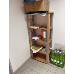 1 étagère en fibres de bois et métal
