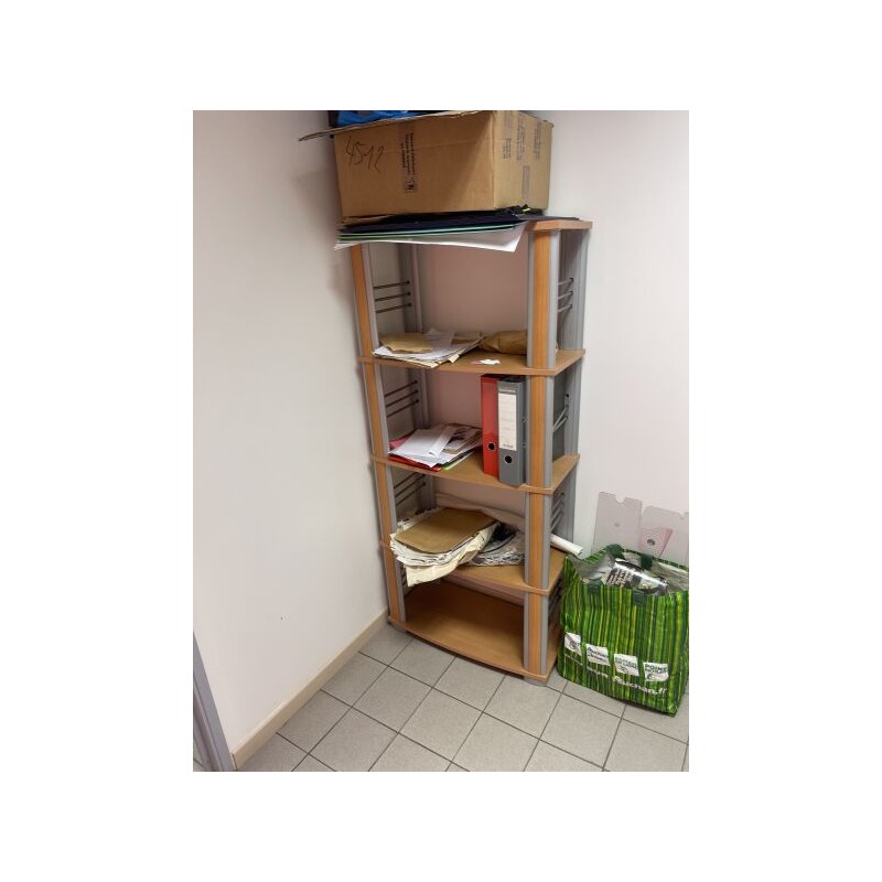 1 étagère en fibres de bois et métal