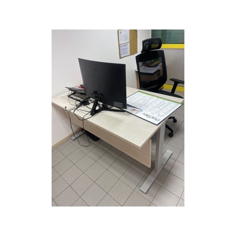 1 bureau en fibres de bois et métal 1 caisson en fibres de bois 1 fauteuil de bureau en tissu avec appui-tête