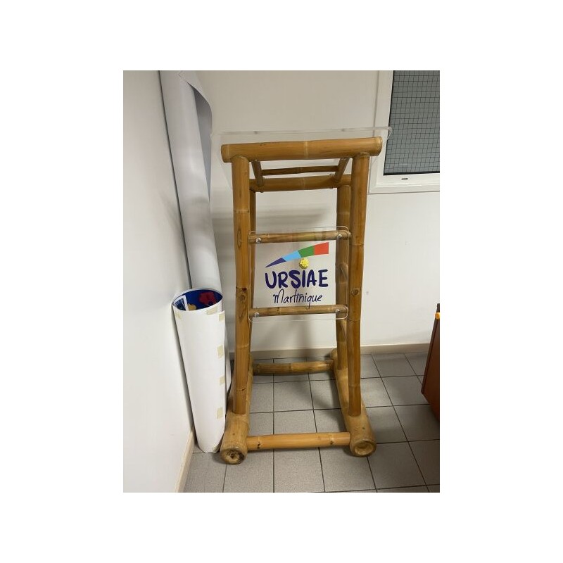 1 pupitre en bambou et en verre