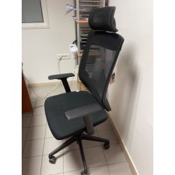 1 mobilier de bureau en fibres de bois comprenant : 1 bureau avec retour 1 caisson ouvrant à 3 tiroirs 1 étagère 1 fauteuil tour
