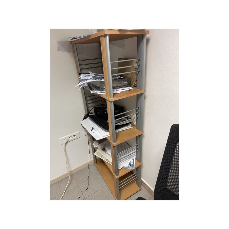 1 mobilier de bureau en fibres de bois comprenant : 1 bureau avec retour 1 caisson ouvrant à 3 tiroirs 1 étagère 1 fauteuil tour