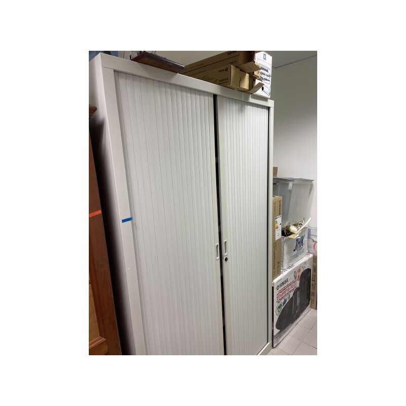 1 armoire métallique haute à ouverture coulissante