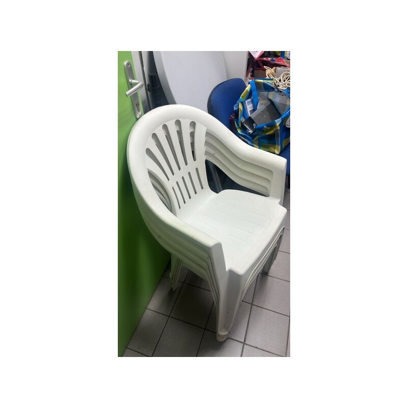 4 fauteuils d'extérieur en PVC