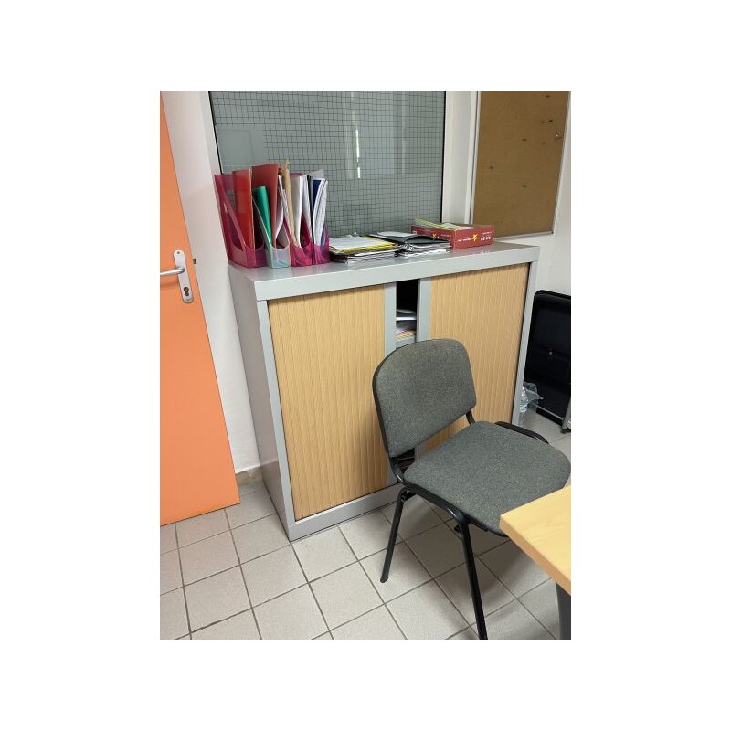 1 armoire basse métallique à ouverture coulissante