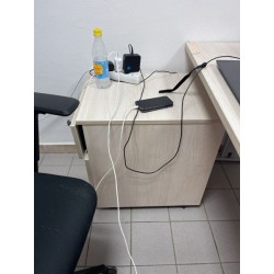 1 mobilier de bureau en fibres de bois comprenant : 1 bureau 1 caisson 1 chaise visiteur 1 fauteuil de bureau avec appui-tête