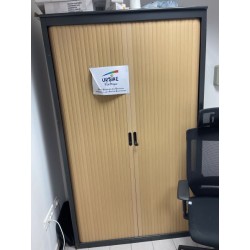 1 armoire métallique haute à ouverture coulissante