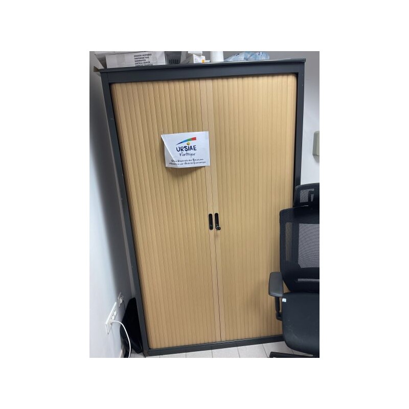 1 armoire métallique haute à ouverture coulissante