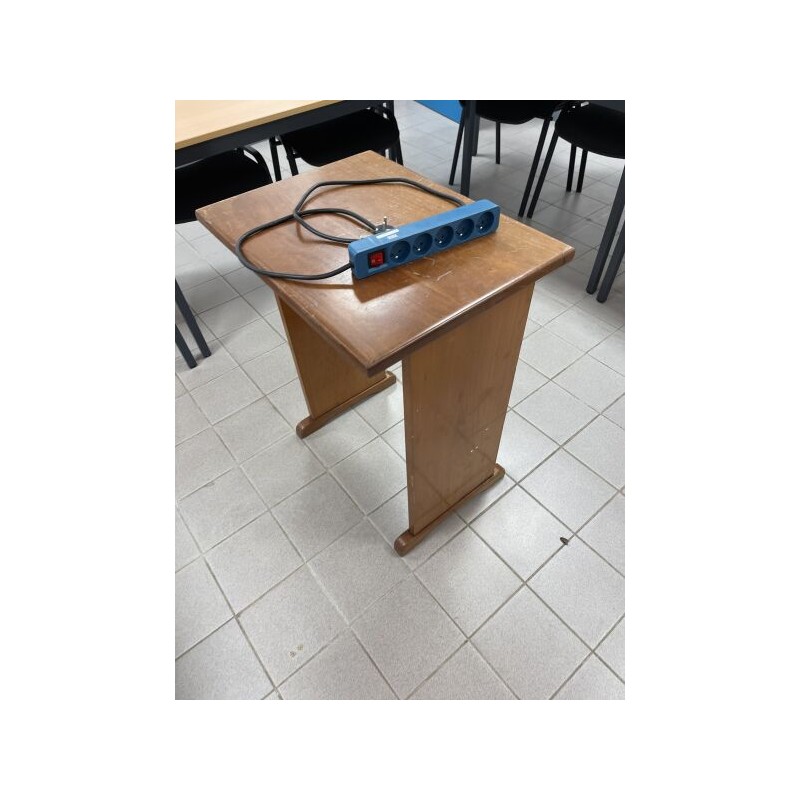1 table d'appoint en fibres de bois
