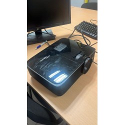 2 écran ACER 1 écran V7 1 vidéoprojecteur OPTOMA 1 clavier DELL