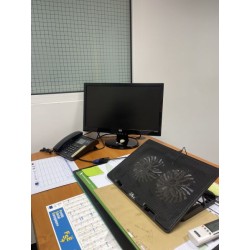 1 téléphone fixe 1 écran V7 1 souris LOGITECH 1 ordinateur portable LENOVO