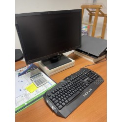 1 poste informatique comprenant : 1 ordinateur portable LENOVO 1 support BLUESTORK