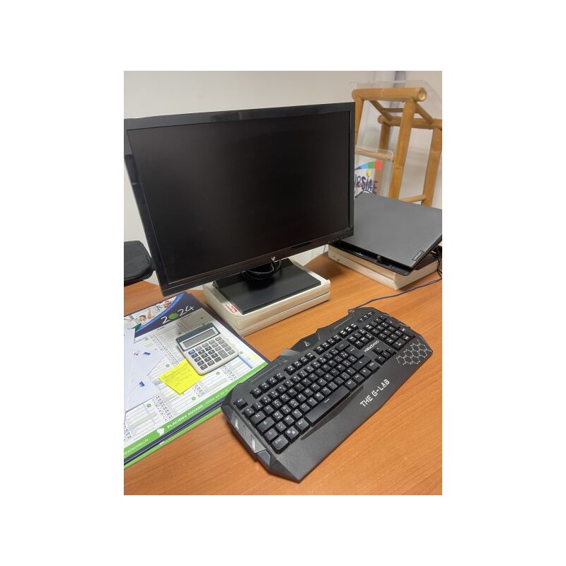 1 poste informatique comprenant : 1 ordinateur portable LENOVO 1 support BLUESTORK