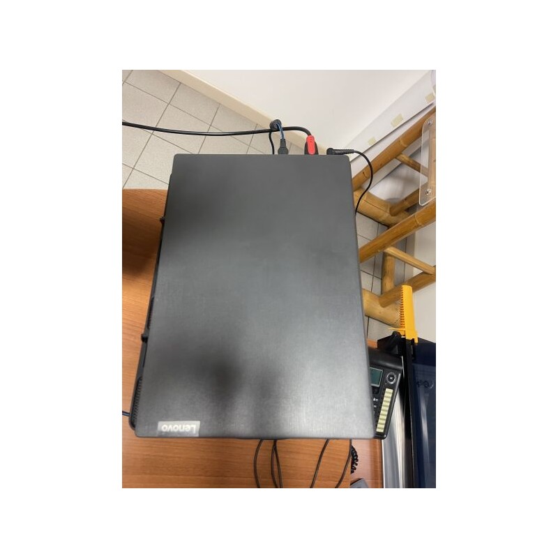 1 poste informatique comprenant : 1 ordinateur portable LENOVO 1 support BLUESTORK