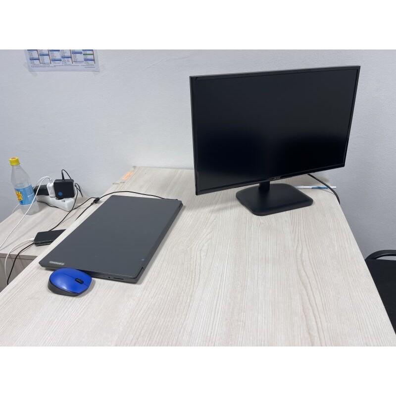 1 partie de poste informatique comprenant : 1 ordinateur portable LENOVO 1 écran ACER 1 souris LOGITECH 1 téléphone fixe