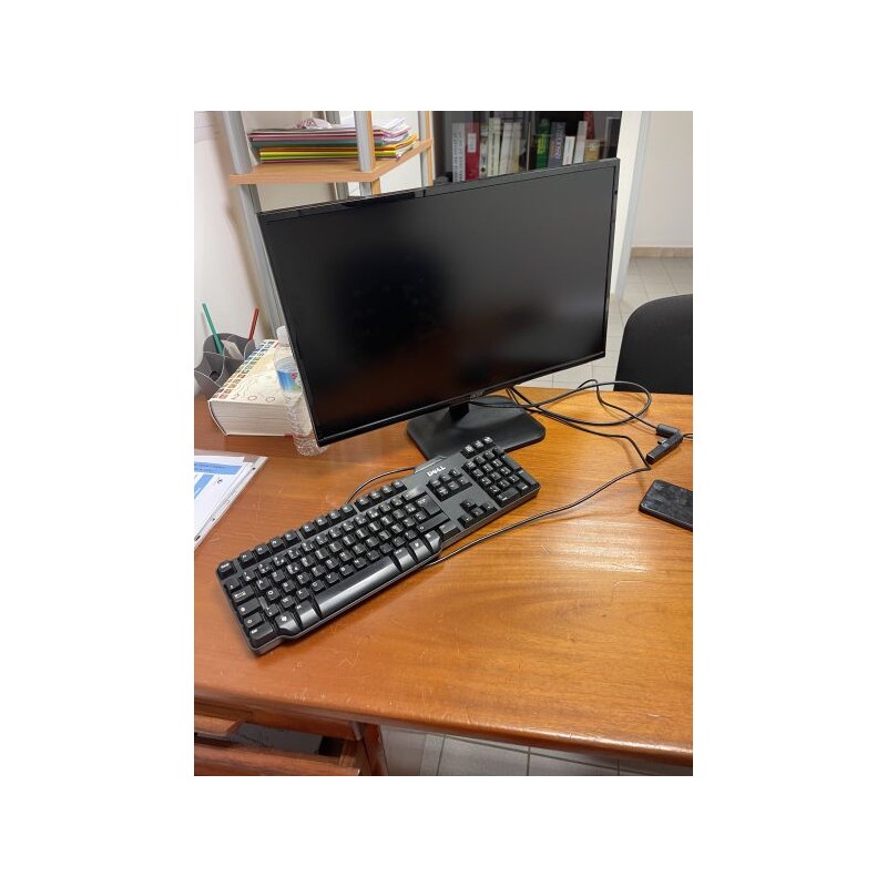 1 partie de poste informatique comprenant : 1 ordinateur portable HP 1 écran 24 pouces