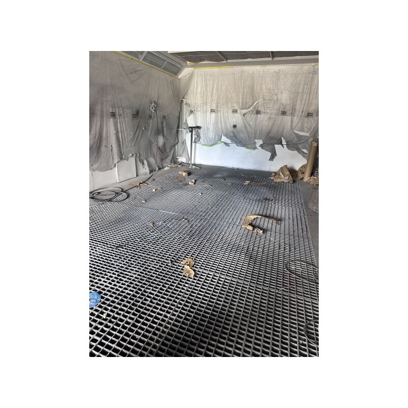 1 cabine peinture EUROPA Dimensions approximatives : 20m2