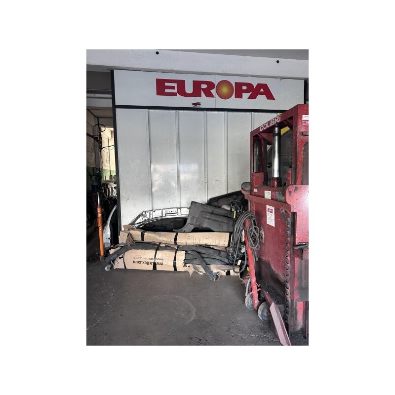 1 cabine peinture EUROPA Dimensions approximatives : 20m2