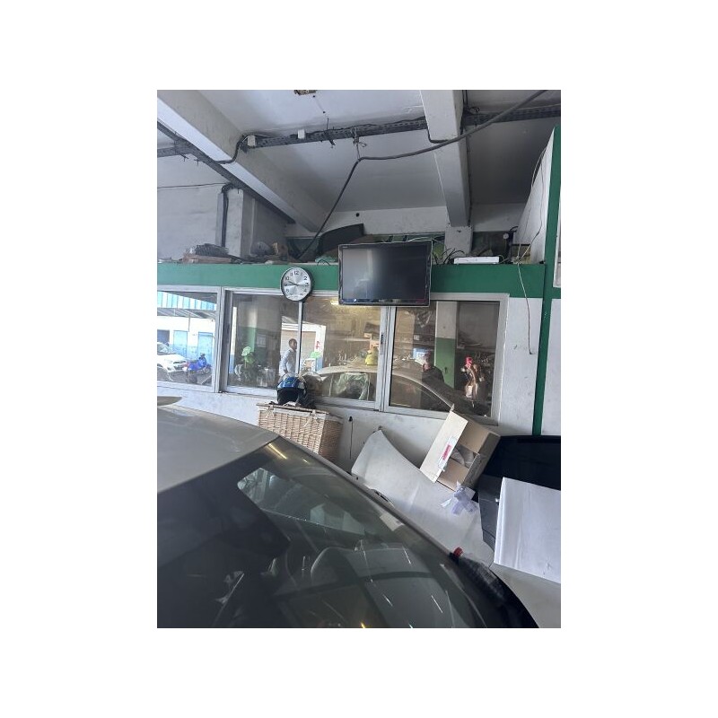 1 écran de télévision SHARP  AQUOS