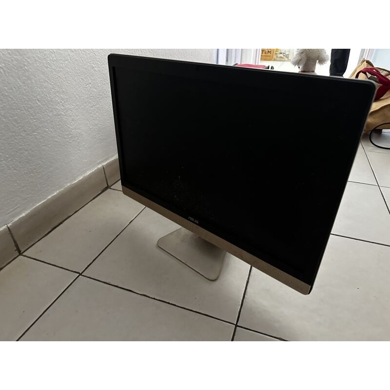 1 poste informatique ASUS tout-en-un 1 écran ASUS