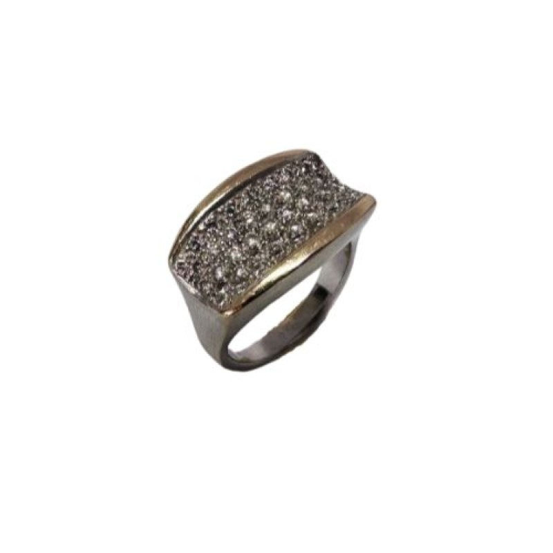Bague en or gris 750 millièmes (18K), le chaton incurvé souligné d'or jaune 750 millièmes (18K) pavé de diamants en brillant de 