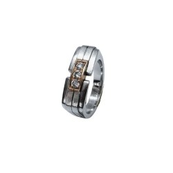 BAGUE tank en acier , le chaton orné d'une barrette en or agrémentée en serti clos de trois diamants en brillant 0,10 cts Signée