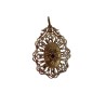 Pendentif médaillon en or jaune 750 millièmes (18K) à décor de fleurs, la centrale sertie d'un rubis 0,15cts environ, entourage 
