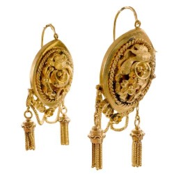 Paire de boucles d'oreille cassolette en or jaune 750 millièmes (18K) à décor ciselé en relief d'oiseau posé sur une branche fle