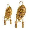 Paire de boucles d'oreille cassolette en or jaune 750 millièmes (18K) à décor ciselé en relief d'oiseau posé sur une branche fle