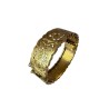 Bracelet manchette en or jaune 750 millièmes (18K) à décor ciselé et ajouré de feuilles stylisées. Fermoir à cliquet (chaînette 