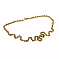 Intéressant double collier torsadé en or jaune 750 millièmes (18K) composé de deux ras-de-cou avec leurs fermoirs respectifs. Po