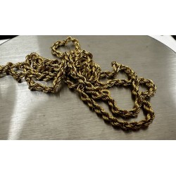 Sautoir torsade mailles cordes en or jaune 750 millièmes (18K). Poids : 14,40 g. Longueur : 74 cm.